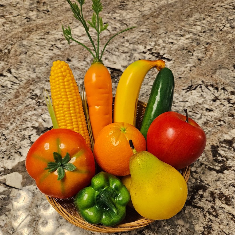 BRAND NEW SET OF 10 PLASTIC FRUITS AND VEGETABLES IN ROUND, WOVEN WICKER BASKET